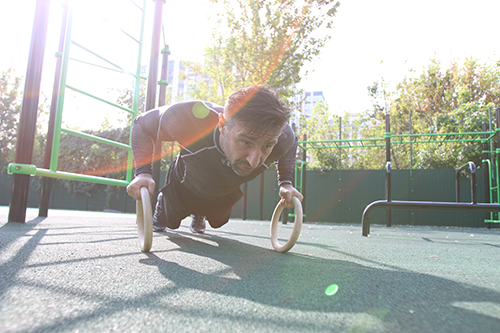 young guy goes in for sports stretching at the sta 63dpeyr